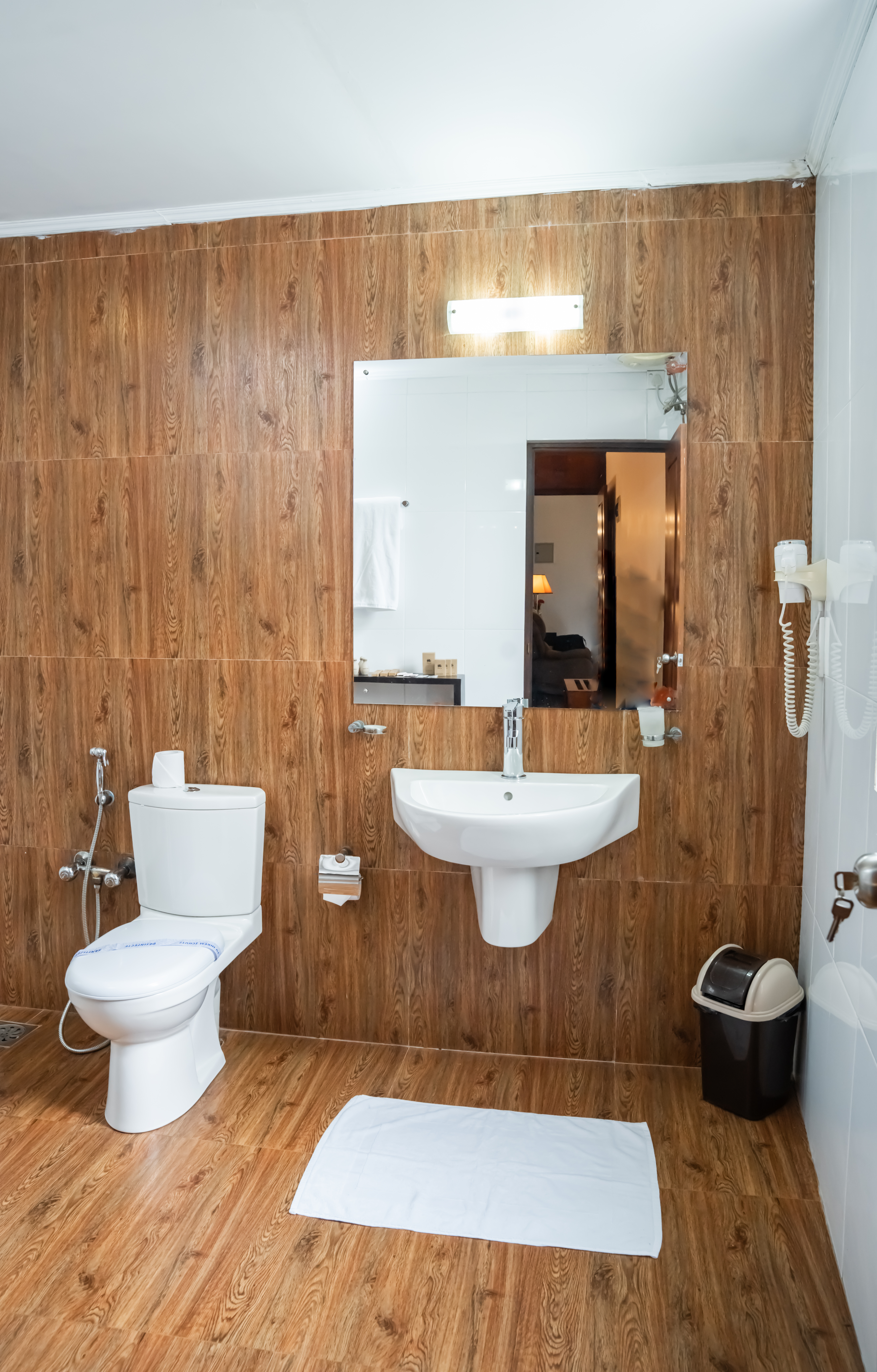 Deluxe Twin Room - Luxury Room at The Golden Legacy Hotel Nuwara Eliya